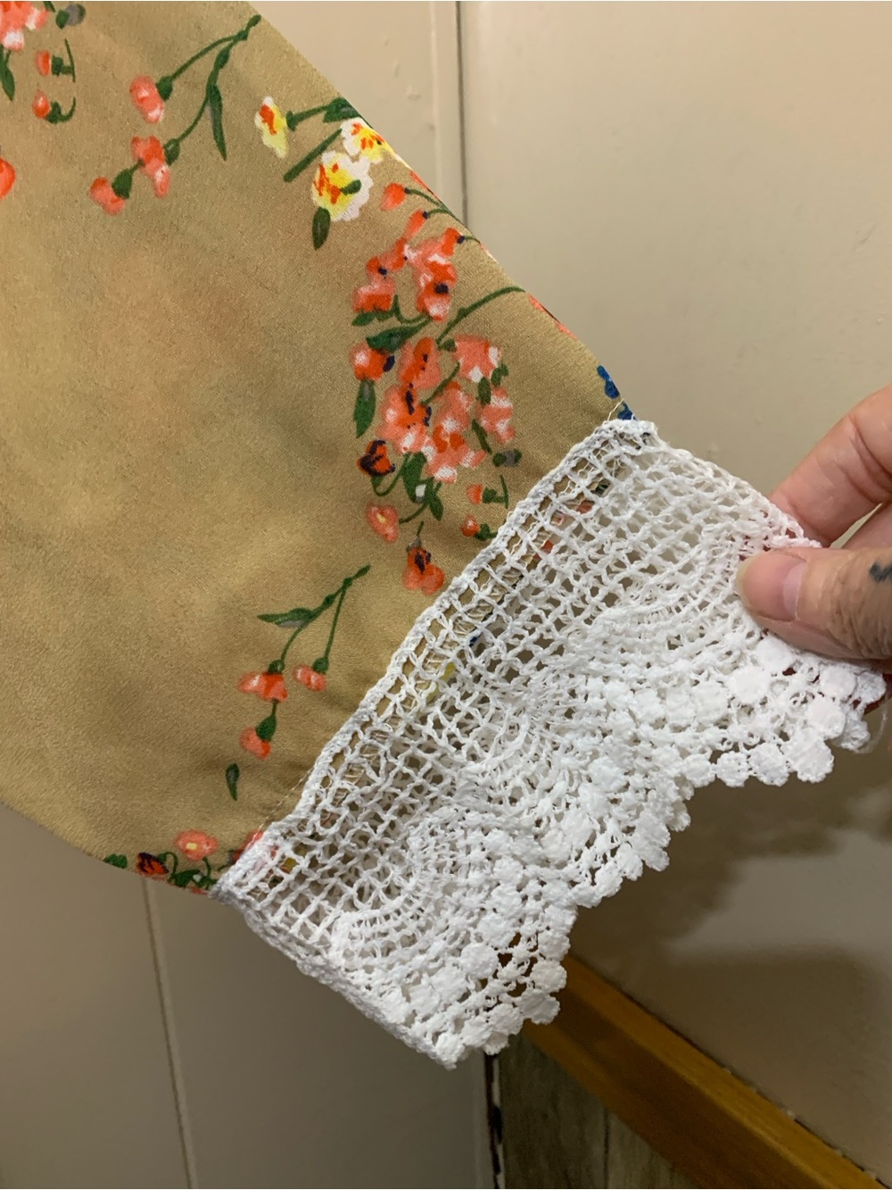 Women’s M Floral Crochet Trim Kimono Cardigan - Tan - Picture 2 of 6